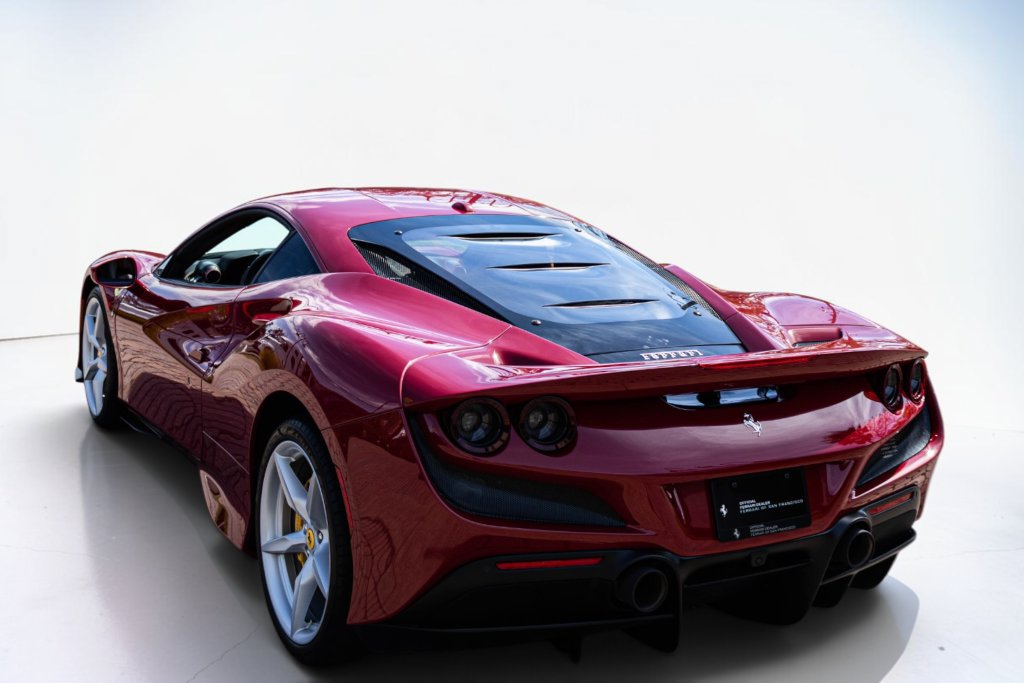 Certified 2022 Ferrari F8 Tributo RWD image 25