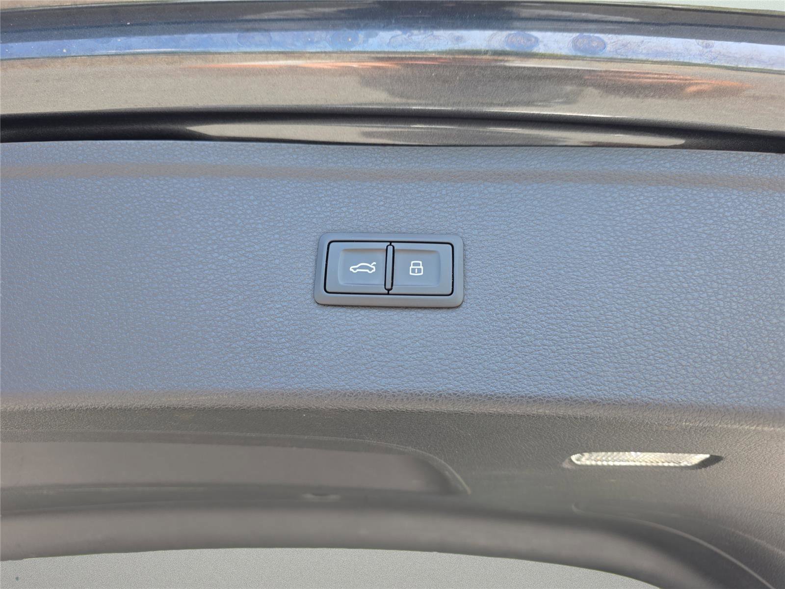 Used 2018 Audi SQ5 Premium Plus image 34