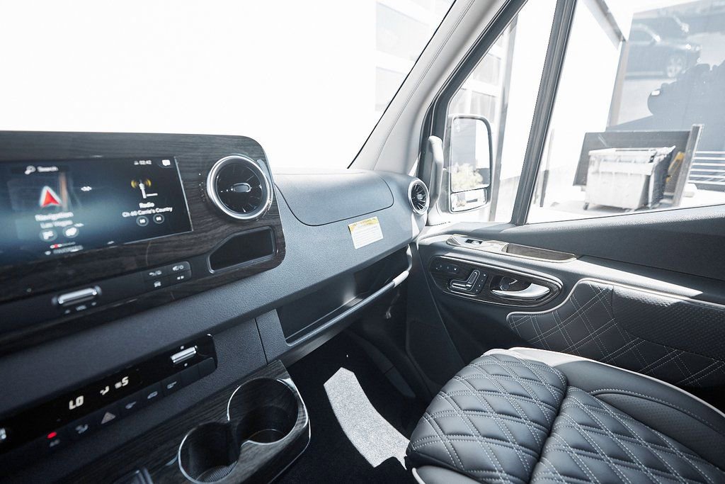 Used 2024 Mercedes-Benz Sprinter 3500 w/ Parking Package image 65