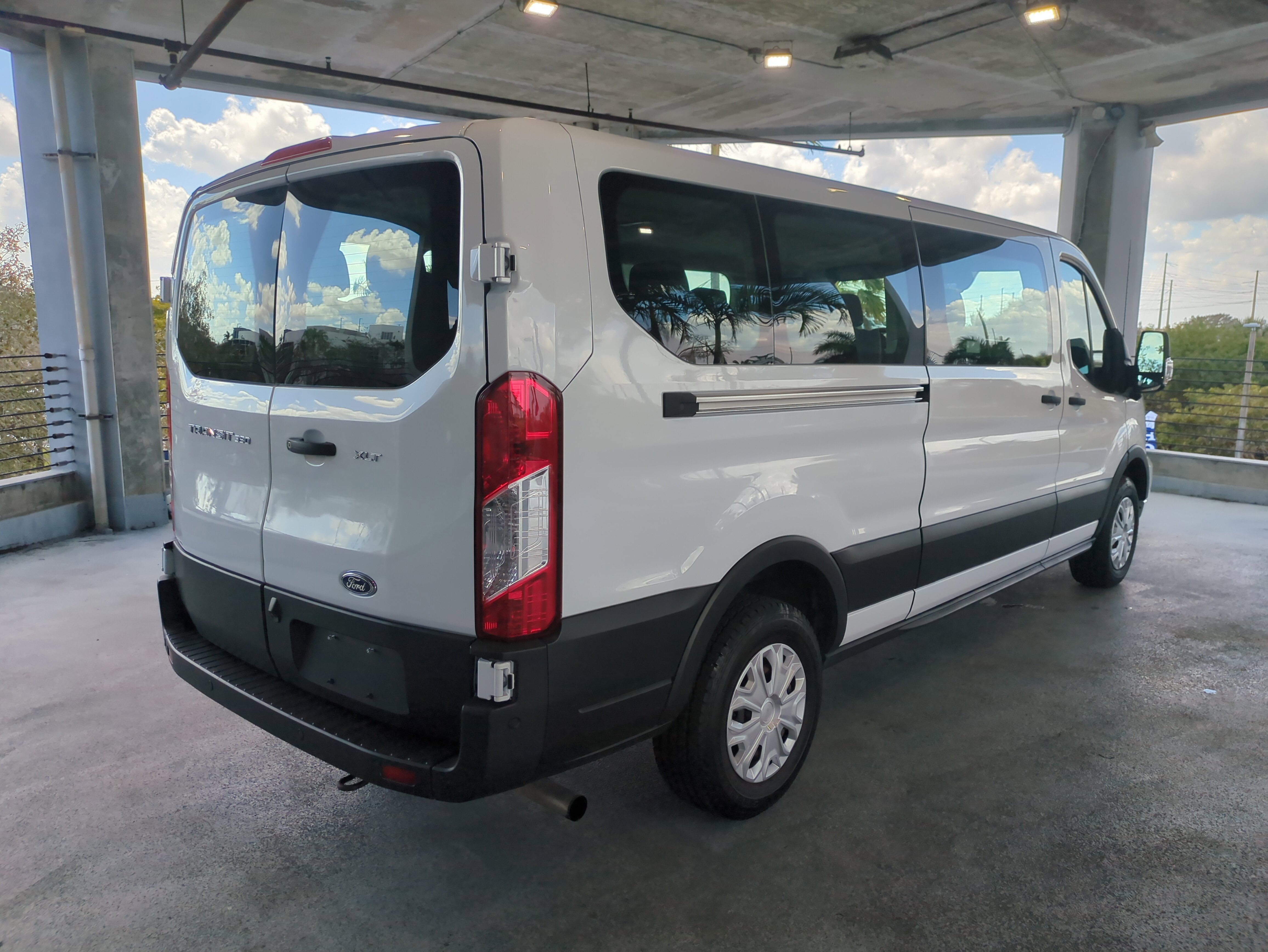 Used 2023 Ford Transit 350 XLT image 5