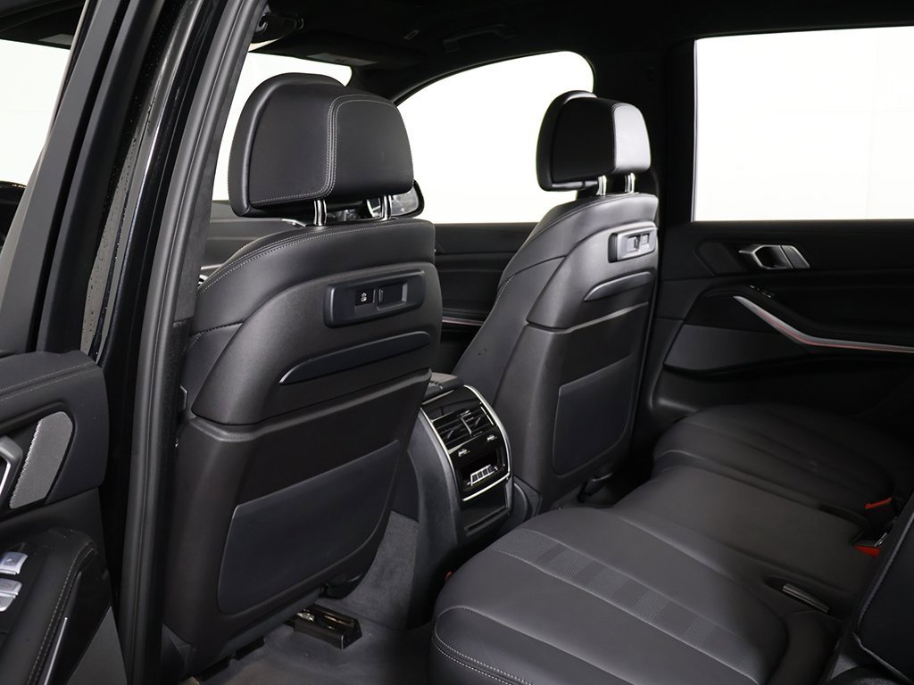 Used 2022 BMW X7 M50i image 33