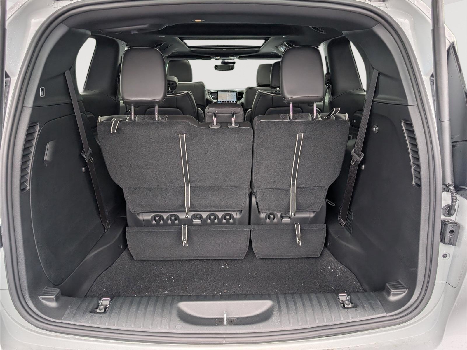 New 2027 Chrysler Pacifica Limited FWD image 10
