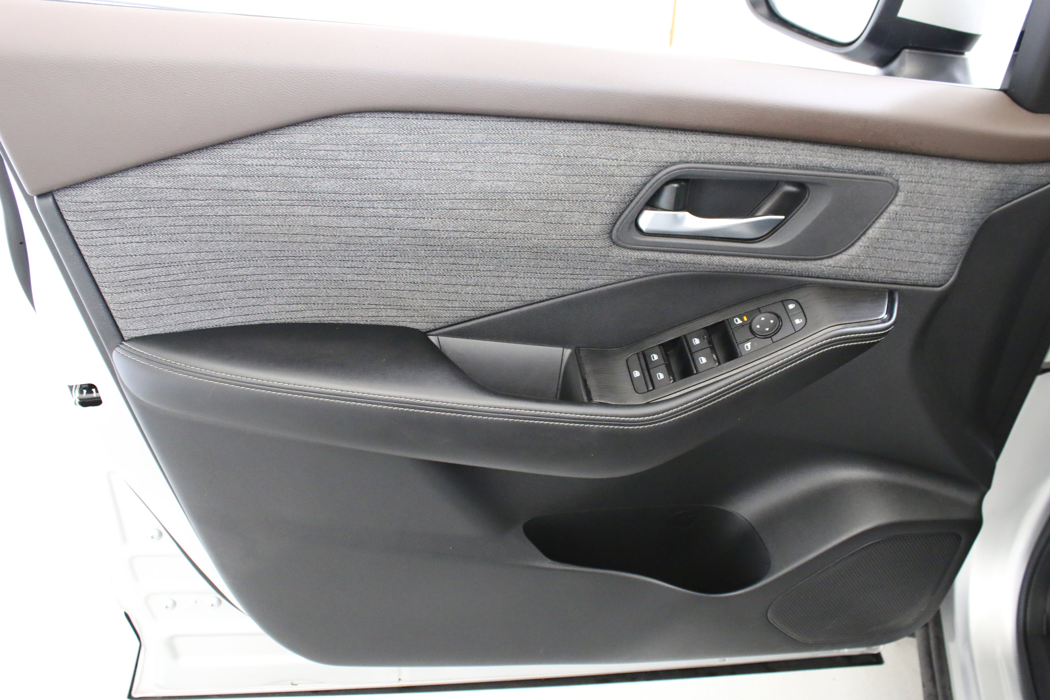 Used 2021 Nissan Rogue SV AWD/4WD image 21