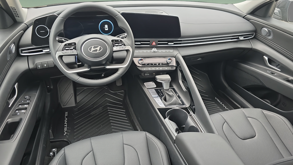 New 2026 Hyundai Elantra Limited FWD image 18