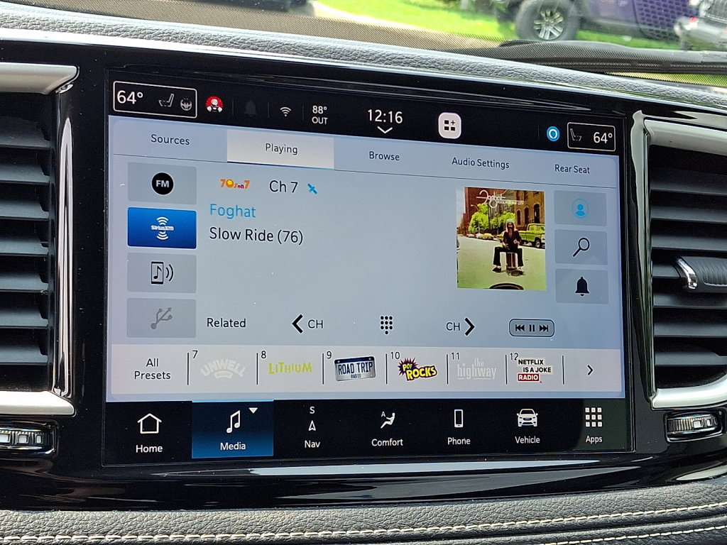 Used 2023 Chrysler Pacifica Touring-L w/ Uconnect Theater Family Group FWD image 29