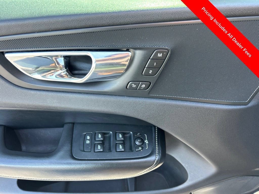 Used 2018 Volvo XC60 T5 R-Design w/ Convenience Package AWD/4WD image 5