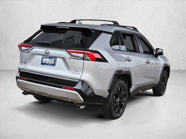 Used 2022 Toyota RAV4 SE image 5