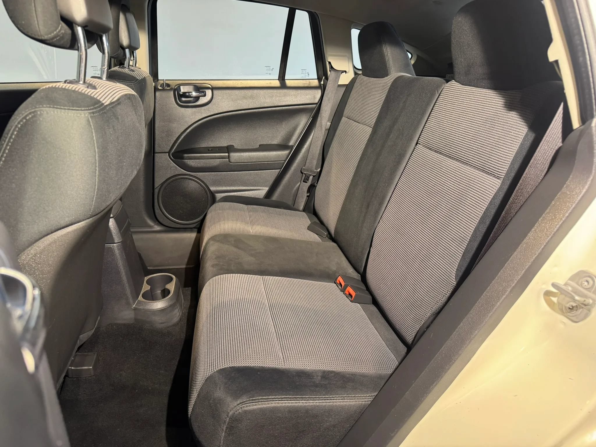 Used 2010 Dodge Caliber SXT FWD image 23