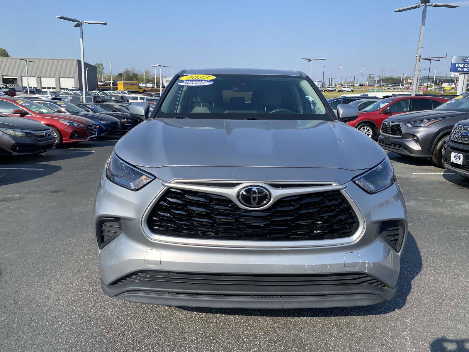 Used 2022 Toyota Highlander L FWD image 2