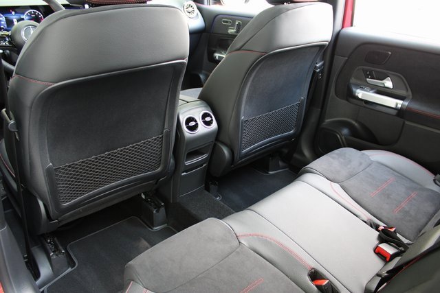 Used 2024 Mercedes-Benz GLB 250 4MATIC image 11