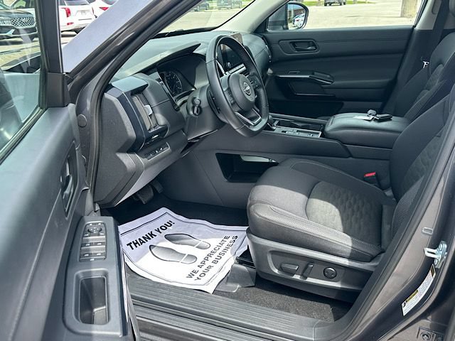 Used 2025 Nissan Pathfinder SV FWD image 13