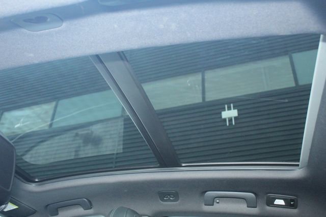 Certified 2024 Porsche Macan image 26