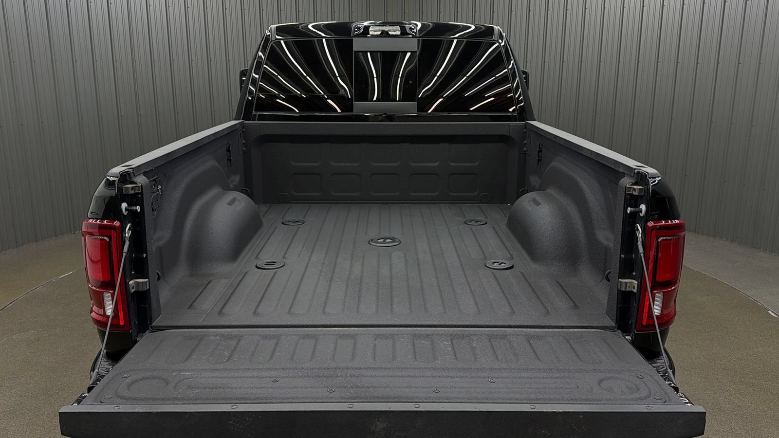 Used 2025 RAM 2500 Laramie w/ Night Edition AWD/4WD image 17
