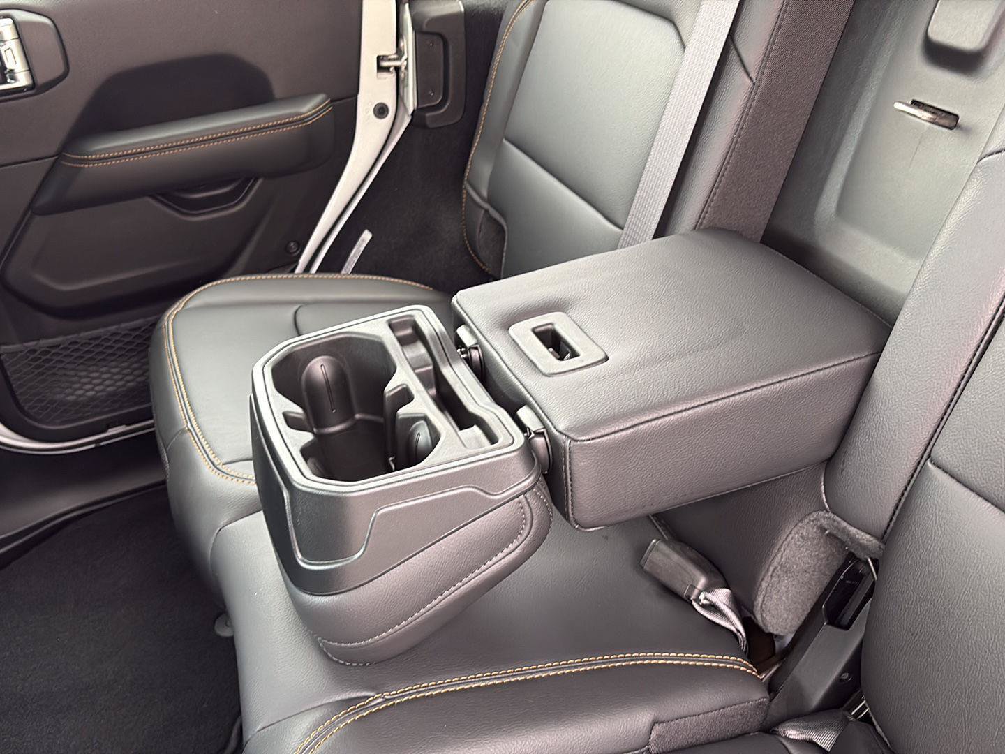 New 2026 Jeep Wrangler Sahara AWD/4WD image 32