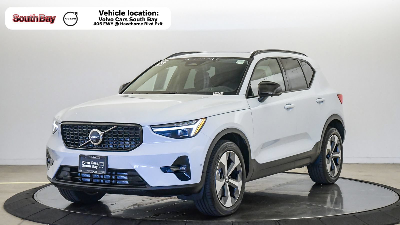 Certified 2026 Volvo XC40 B5 Plus AWD/4WD image 1