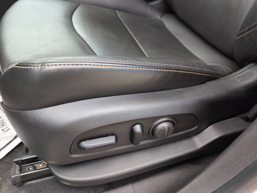 Used 2020 Chevrolet Equinox Premier AWD/4WD image 17