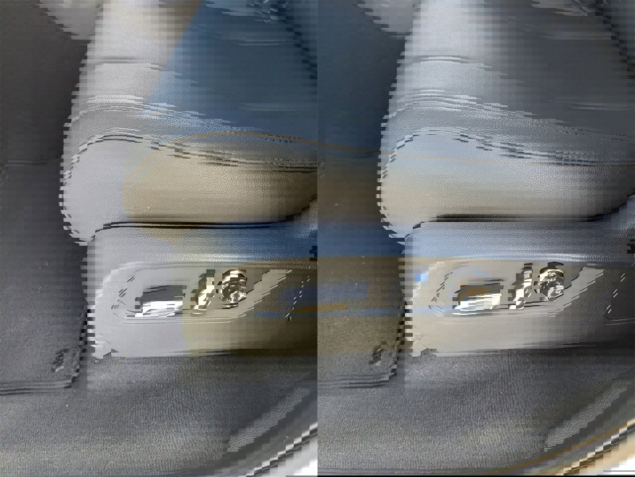 Certified 2025 Acura MDX FWD image 31