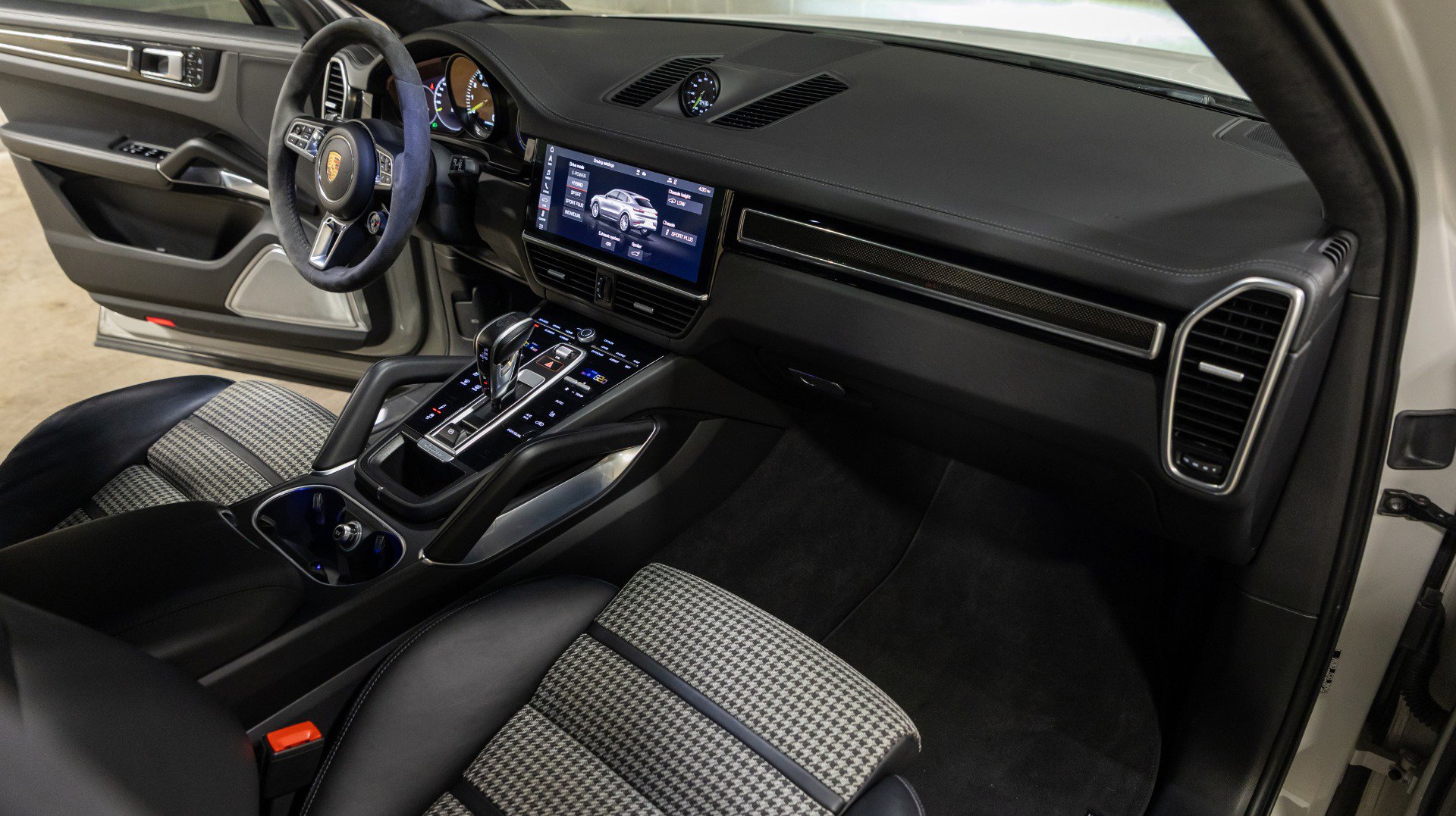 Used 2021 Porsche Cayenne Turbo S image 53