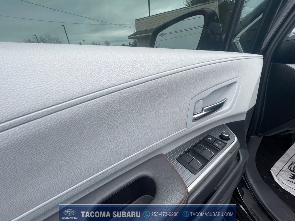 Used 2021 Toyota Sienna XSE image 11