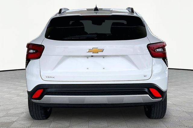 Used 2024 Chevrolet Trax LT w/ Sunroof Package FWD image 6