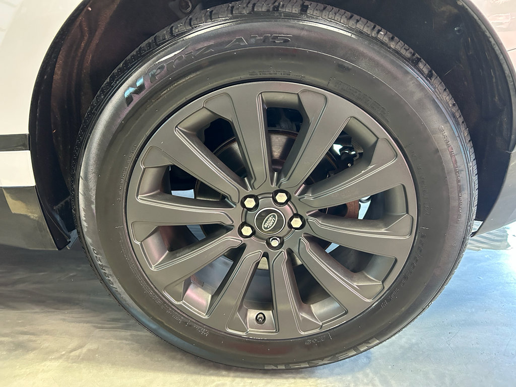 Used 2018 Land Rover Range Rover Velar R-Dynamic SE AWD/4WD image 23