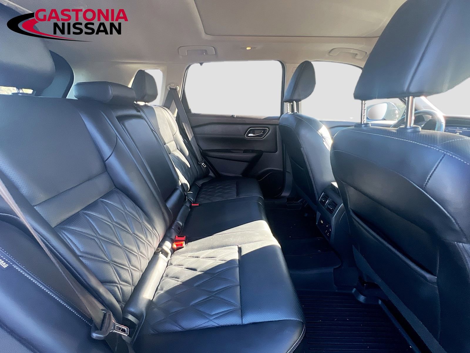 Used 2021 Nissan Rogue Platinum image 36