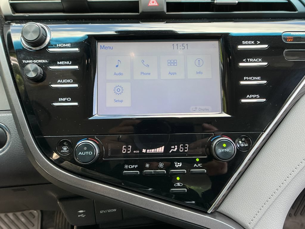 Used 2018 Toyota Camry XLE FWD image 16