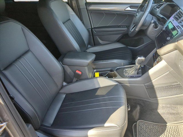 Used 2023 Volkswagen Tiguan SE R-Line FWD image 20