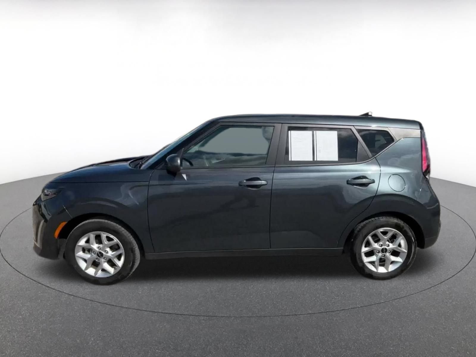 Used 2025 Kia Soul LX w/ LX Technology Package FWD image 8