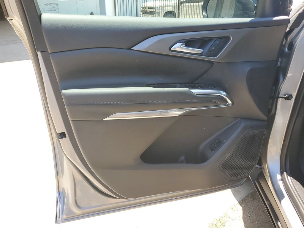 Used 2026 Chevrolet Traverse LT w/ Driver Confidence Package FWD image 21