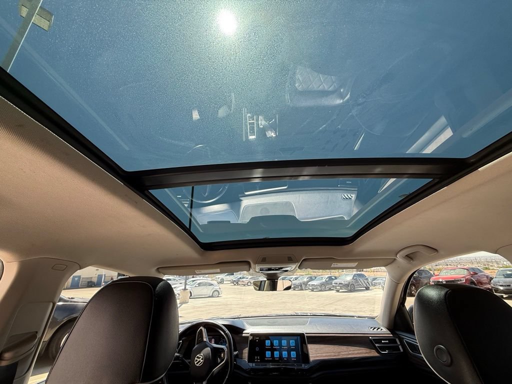 Used 2024 Volkswagen Atlas SEL Premium R-Line image 9