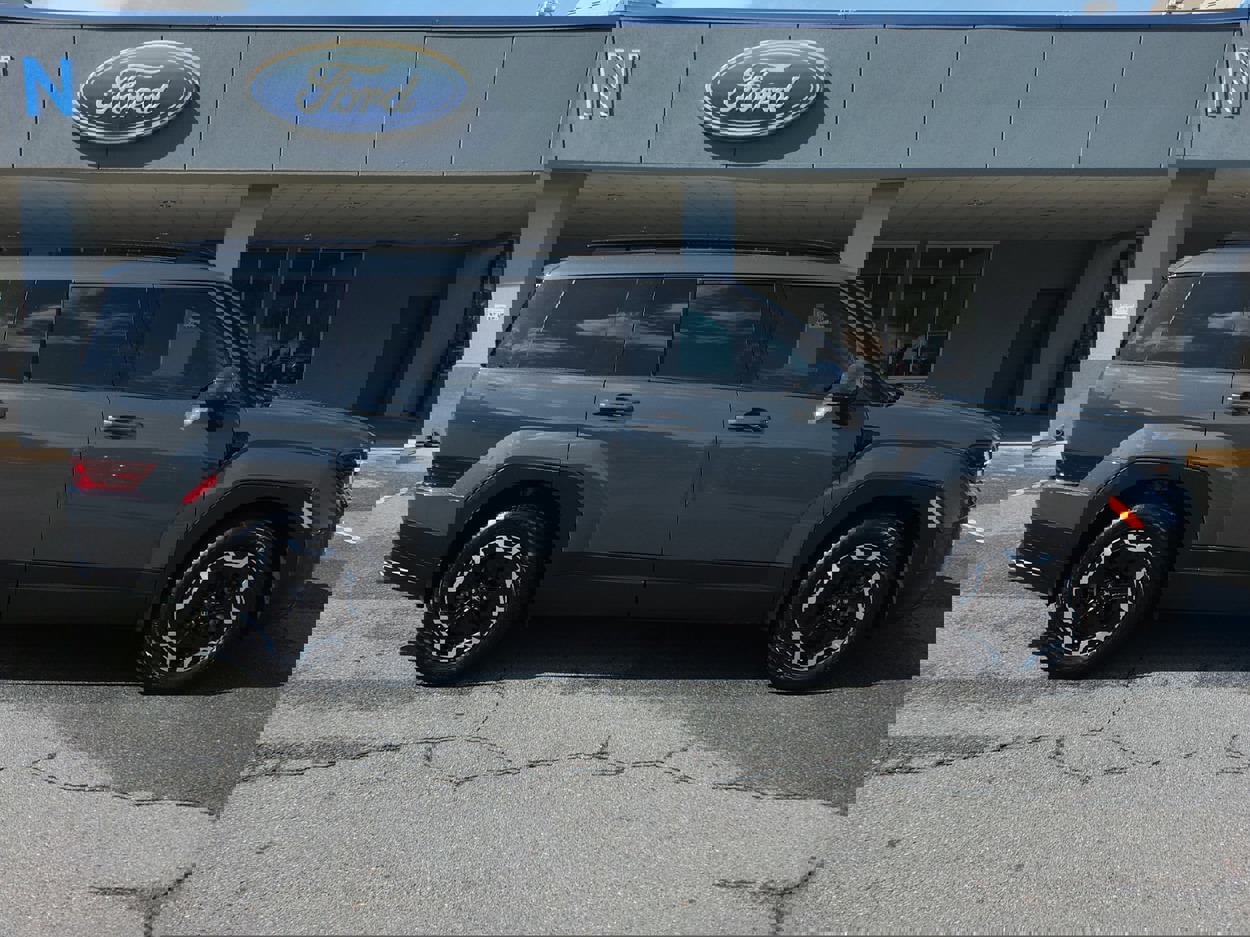 Used 2025 Hyundai Santa Fe SEL image 2