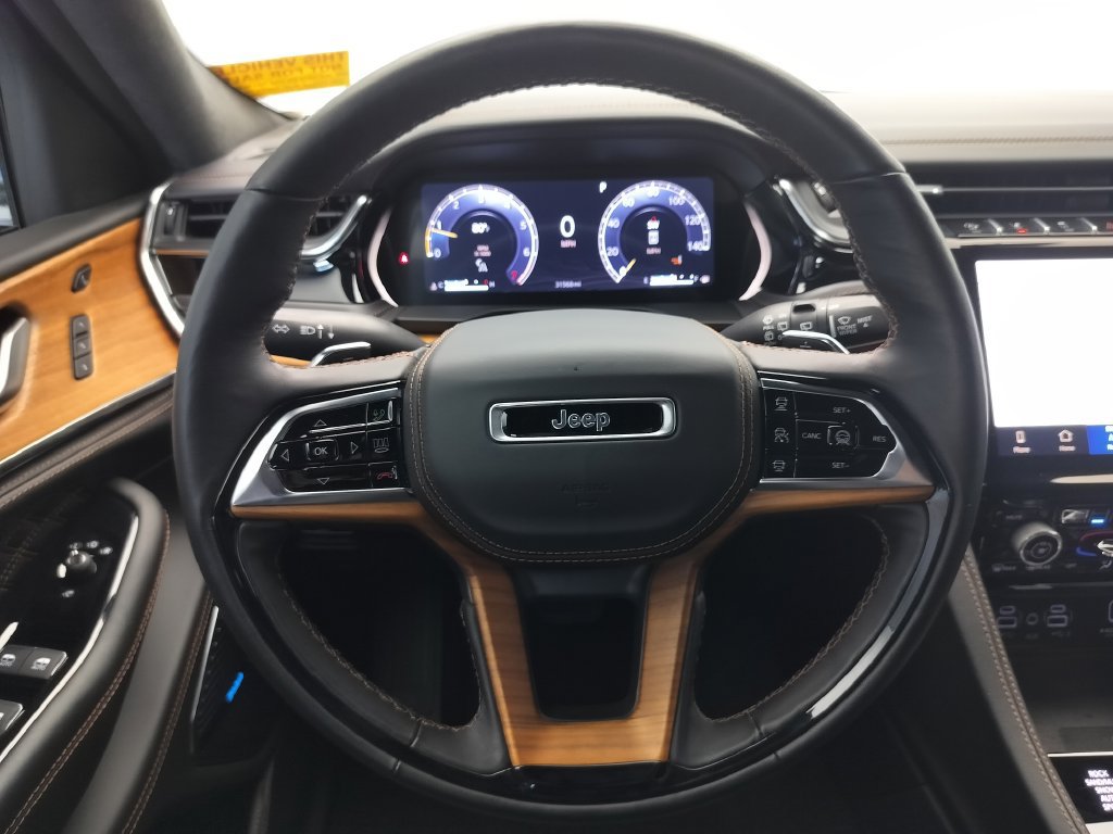 Used 2024 Jeep Grand Cherokee L Summit AWD/4WD image 16