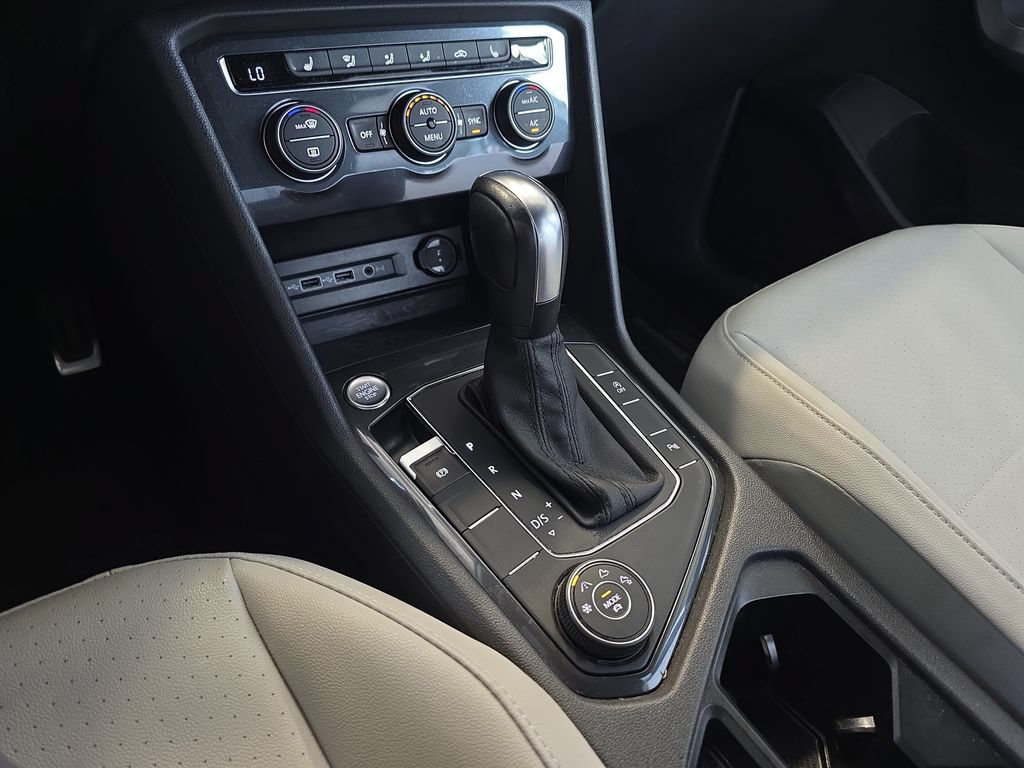Used 2020 Volkswagen Tiguan SE R-Line AWD/4WD image 25