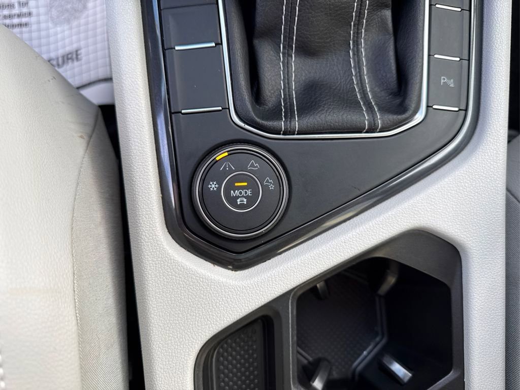 Used 2023 Volkswagen Tiguan SE R-Line image 35