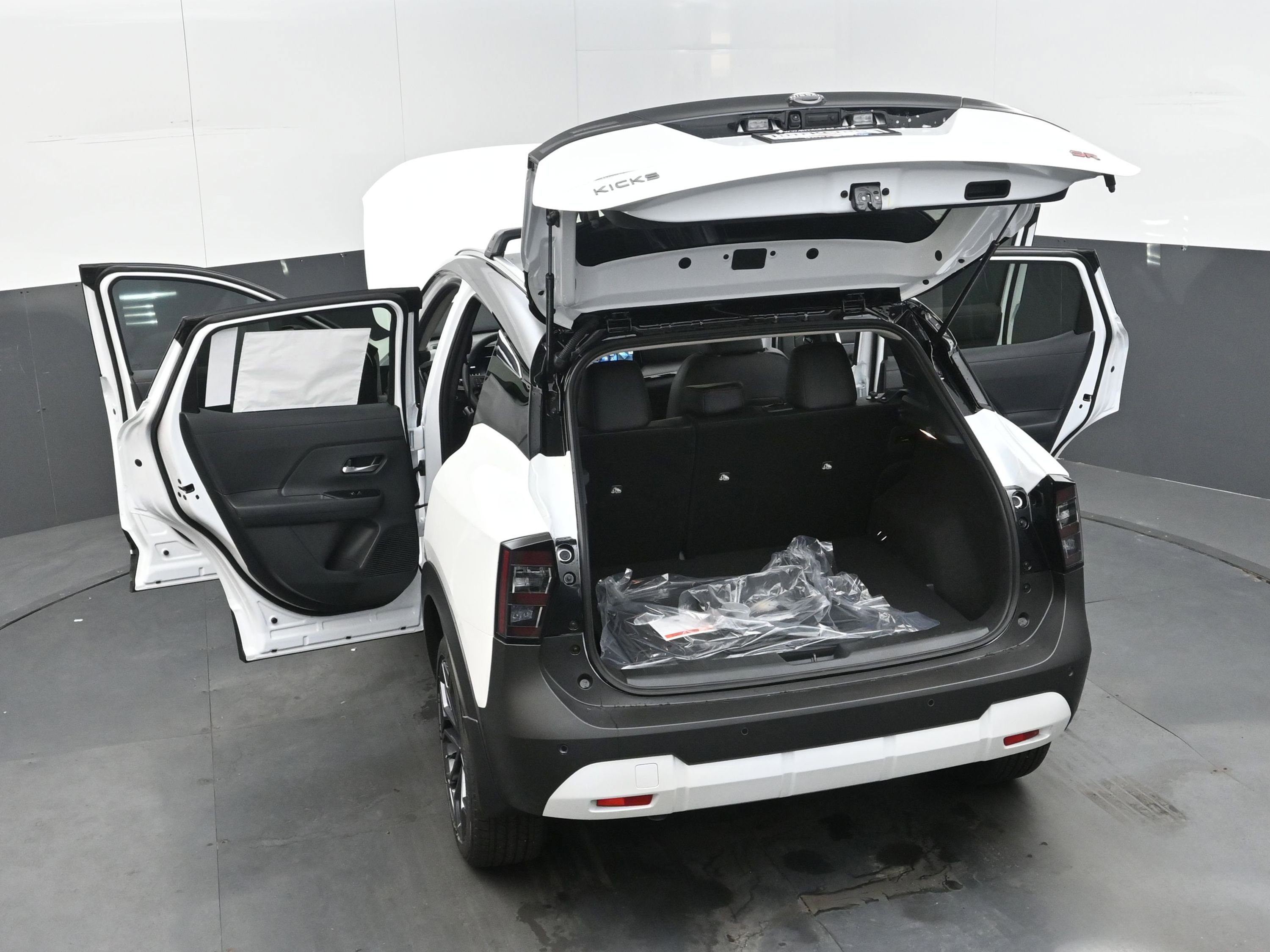 New 2026 Nissan Kicks SR image 43