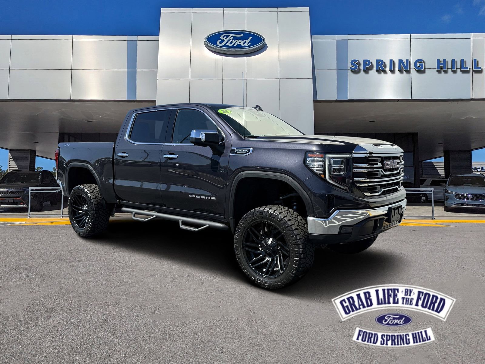 Used 2025 GMC Sierra 1500 SLT image 1