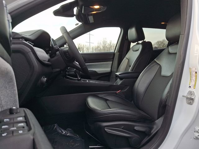 Used 2024 Jeep Compass Latitude image 14