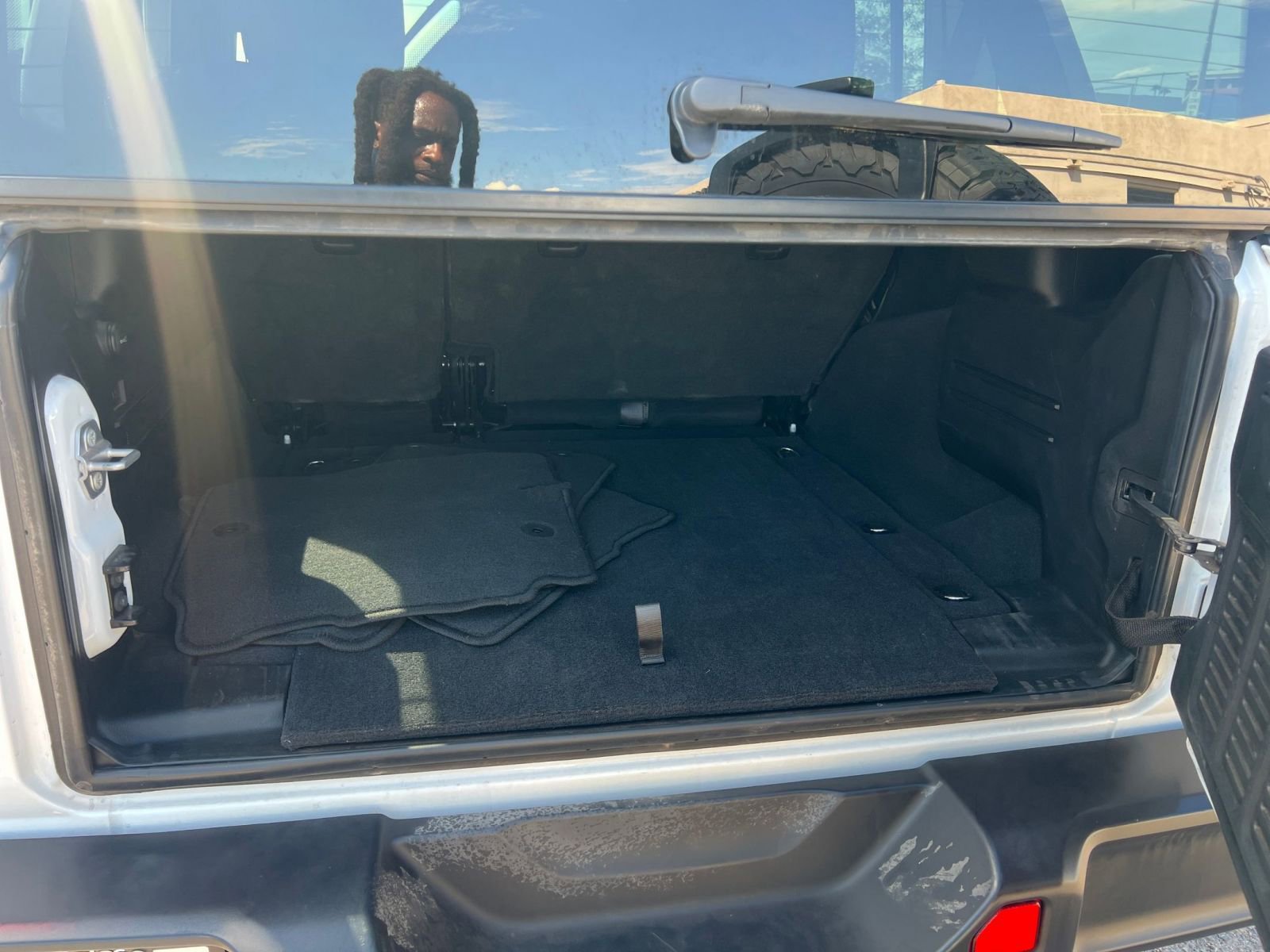 Used 2025 Jeep Wrangler Unlimited Rubicon image 31