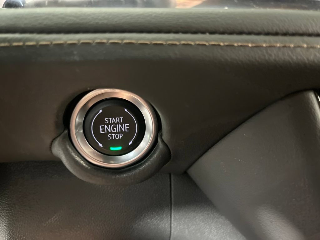 Certified 2025 Chevrolet Tahoe High Country AWD/4WD image 30