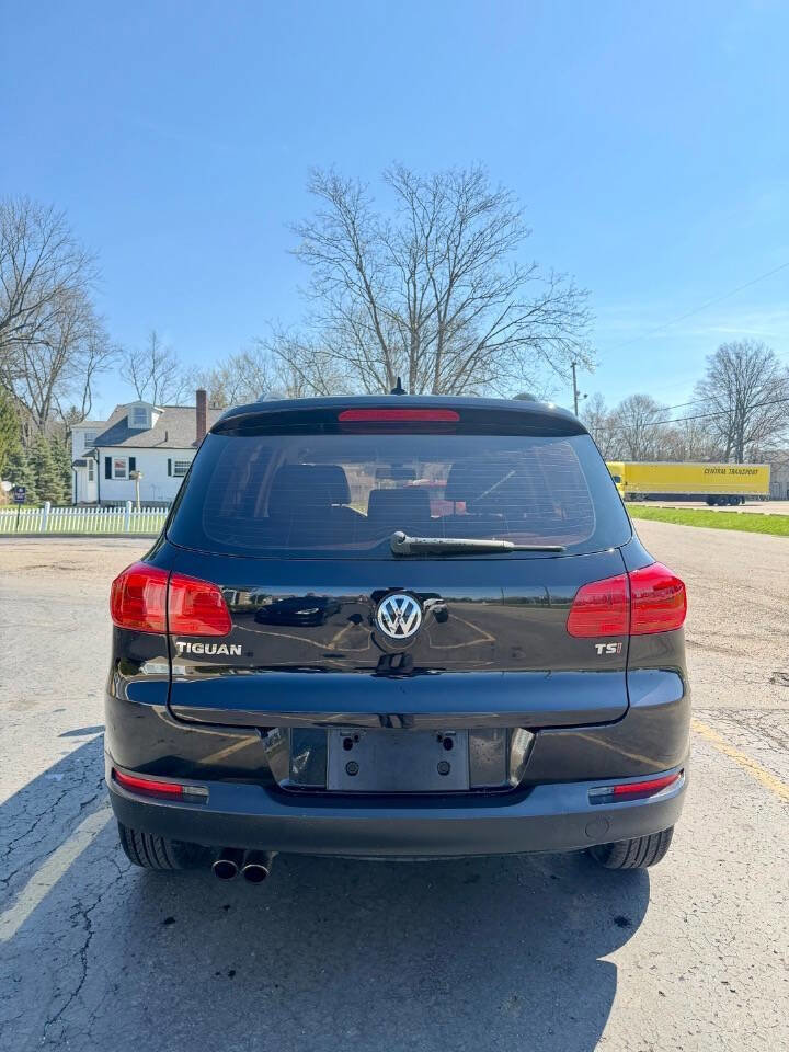 Used 2017 Volkswagen Tiguan S image 4