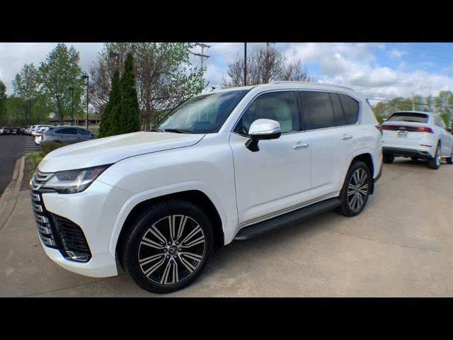 Used 2024 Lexus LX 600 4WD w/ Luxury Package image 4