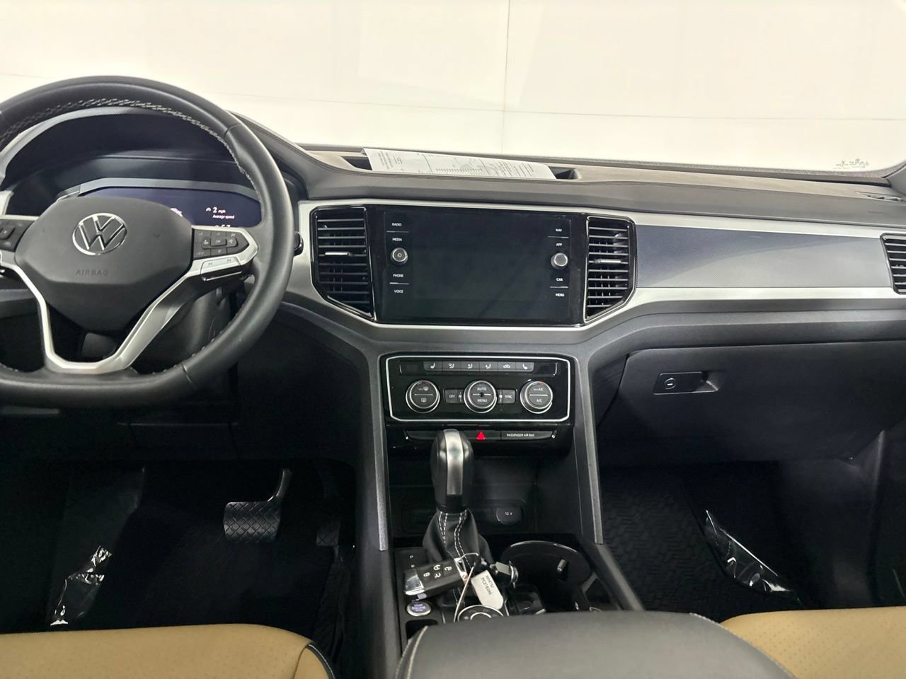 Used 2023 Volkswagen Atlas Cross Sport SEL AWD/4WD image 25