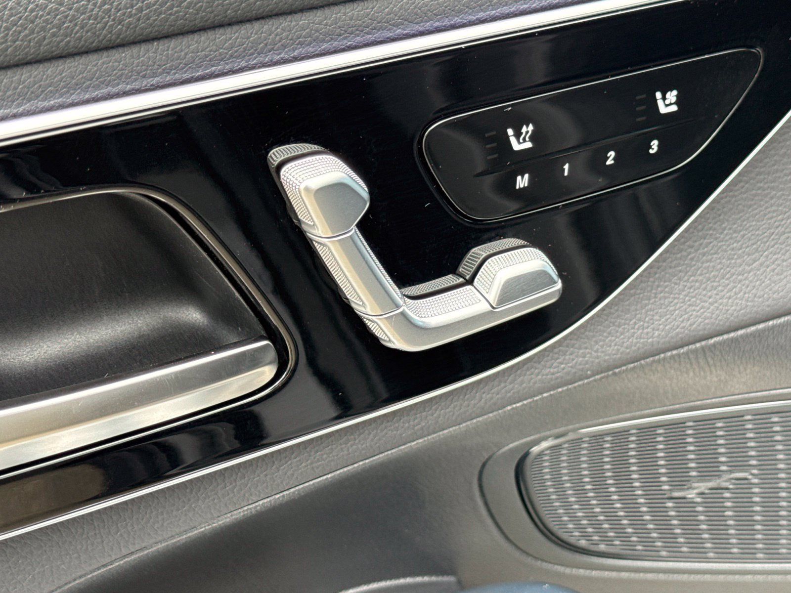Used 2026 Mercedes-Benz GLC 300 image 23