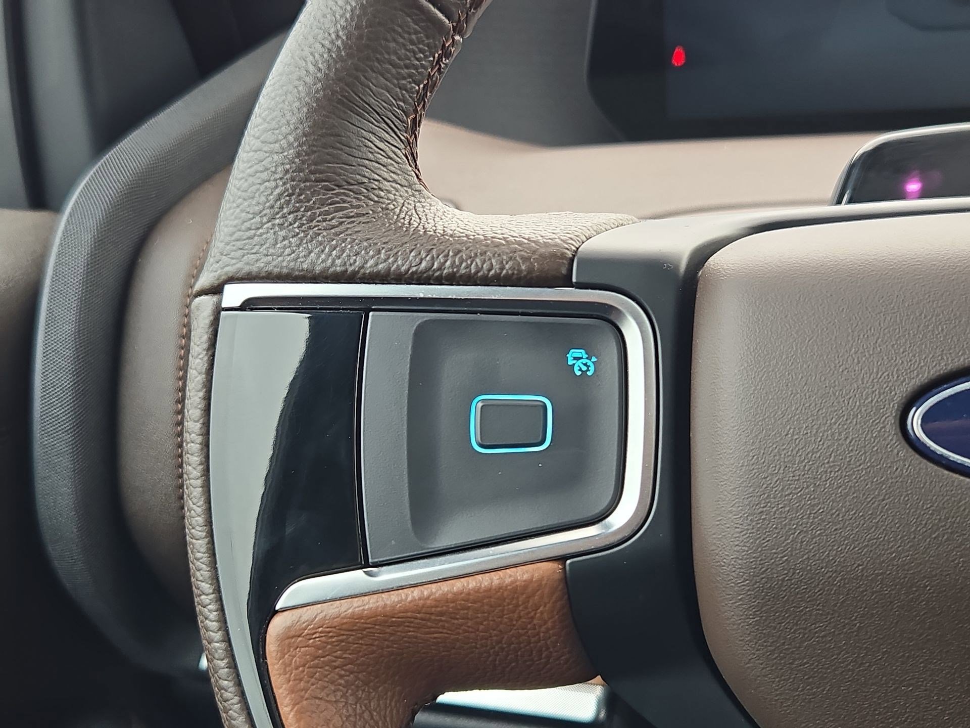 Used 2025 Ford Expedition King Ranch image 19