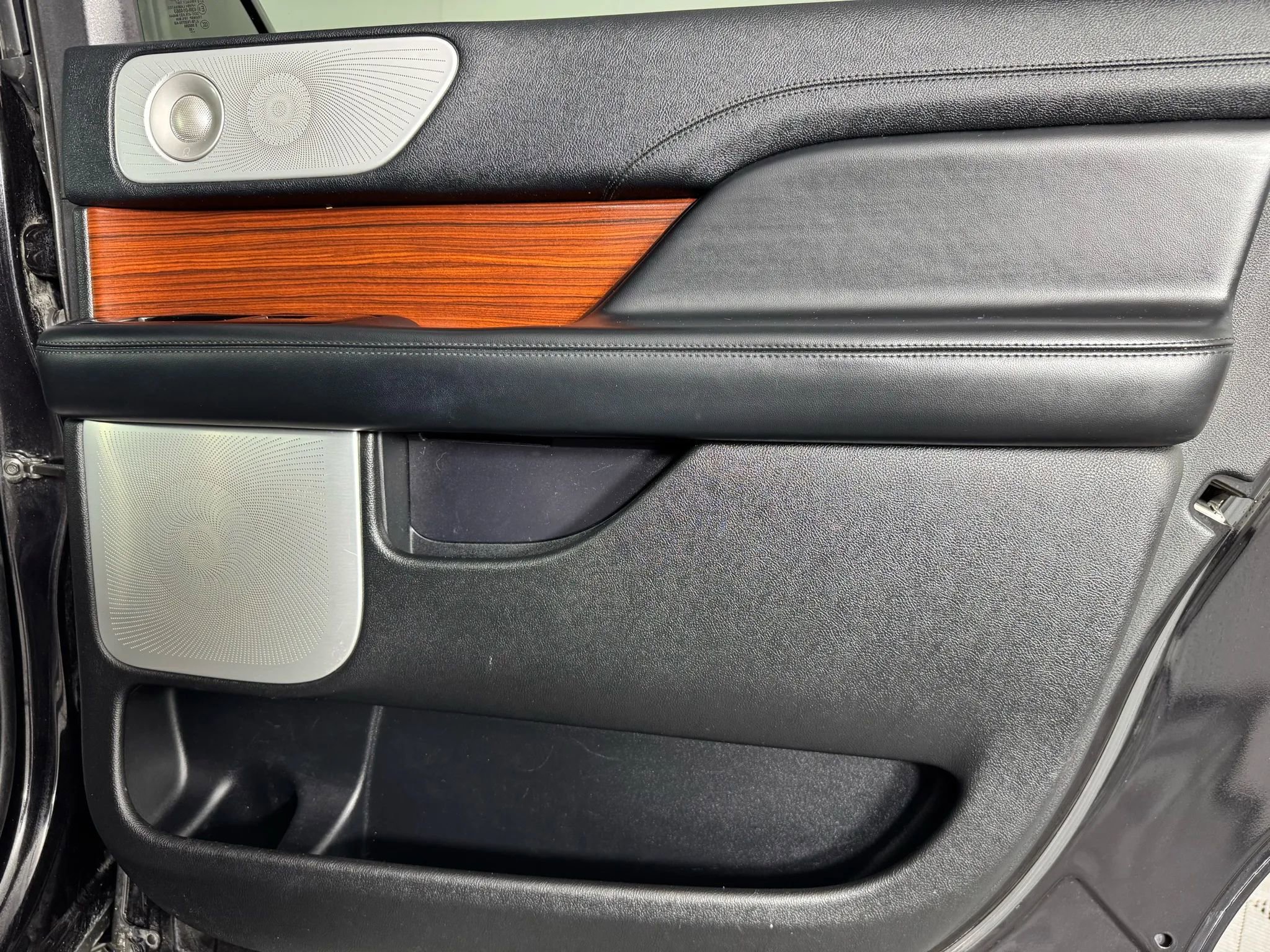 Used 2020 Lincoln Navigator L Reserve w/ Equipment Group 208A Reserve image 46