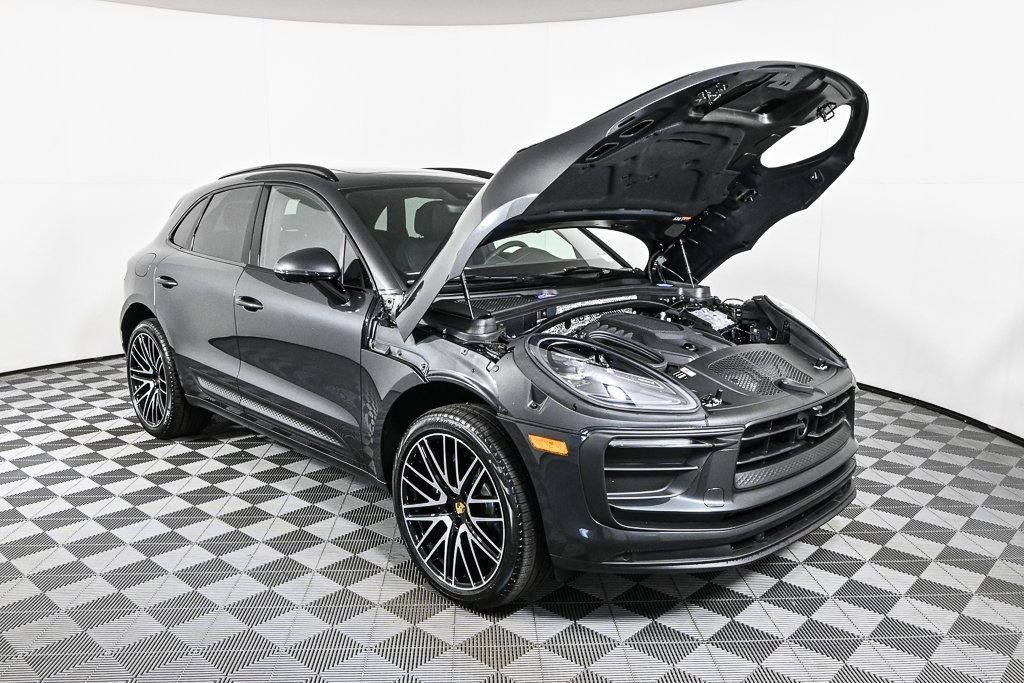 Certified 2026 Porsche Macan AWD/4WD image 36