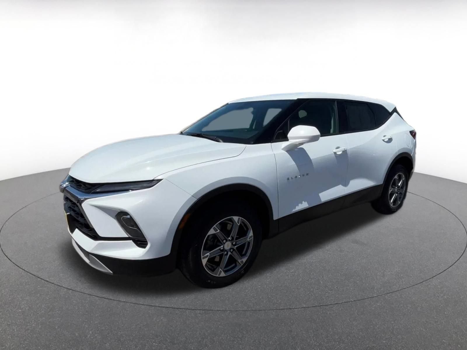 Used 2025 Chevrolet Blazer LT FWD image 8