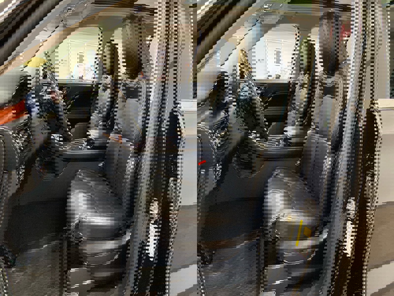 Used 2023 Lincoln Aviator Reserve w/ Equipment Group 201A image 17