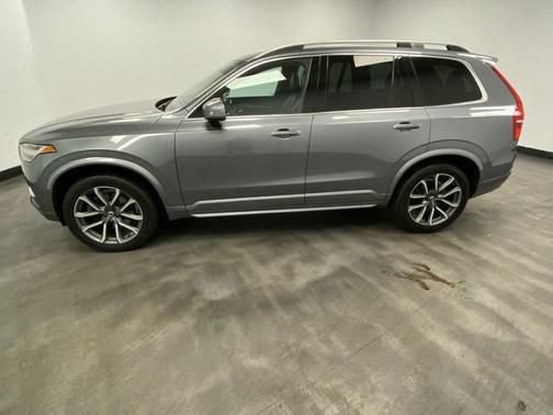 Used 2017 Volvo XC90 T6 Momentum w/ Vision Package AWD/4WD image 3